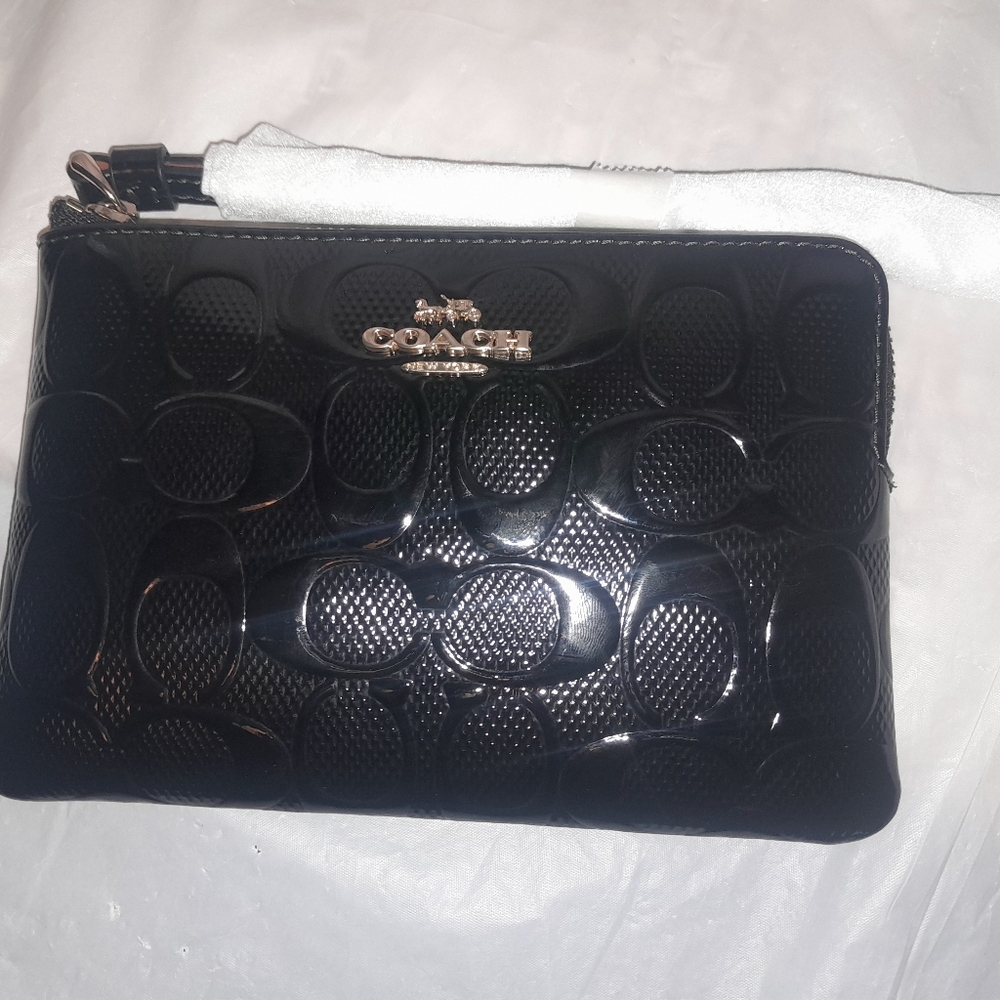 NEW Coach Wristlet In Signature Patent Leather In Black With Cleaning Cloth NWT - Picture 2 of 5